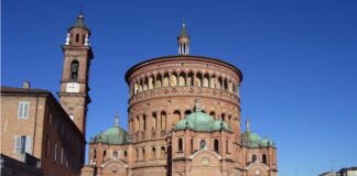 Somewhere in northern Italy Basílica Santa María della Croce, Crema (Italia)