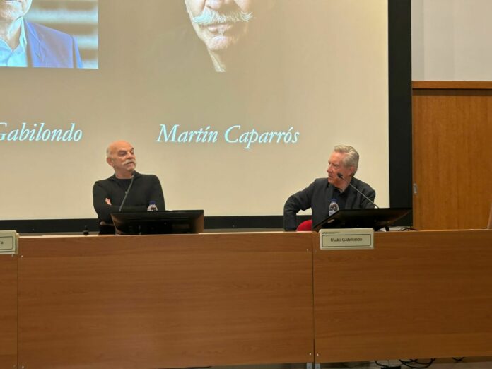 Martín Caparrós i Iñaki Gabilondo durant la xerrada
