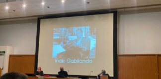 Rosa Maria Calaf entrega el premio Itaca a Iñaki Gabilondo