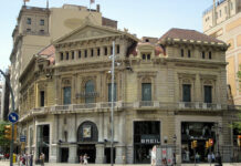 Els cinemes de Barcelona abaixen els telons Wikipedia Commons. Fotografia de la façana del cinema Comedia.