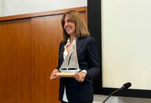 La periodista Ana Blanco recibe el Premio Ítaca 2024