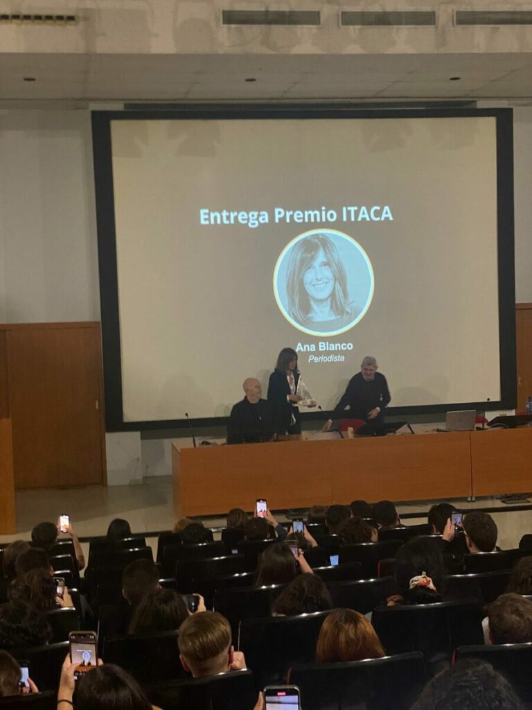 Ana Blanco recibe el premio Ítaca / Imagen propia