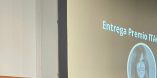 Ana Blanco recibe el Premio Ítaca 2024 Ana Blanco y el premio Ítaca 2024 / Imagen propia