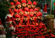 El Nadal a Catalunya: una festivitat rica en tradicions i gastronomia Tions de Nadal a la Fira de Santa Llúcia. Foto: Jesús Corrius