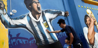 49 anys del debut de Maradona: el llegat d’un geni etern