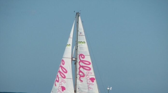 Jessica Watson, la jove de 16 anys que va fer la volta al món amb el seu veler