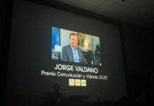 Jorge Valdano defiende la sencillez del fútbol como clave de su éxito durante la Jornada ‘Viajes, Comunicación y Aventura’ Imagen de la presentación de Jorge Valdano