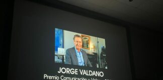 Jorge Valdano defiende la sencillez del fútbol como clave de su éxito durante la Jornada ‘Viajes, Comunicación y Aventura’ Imagen de la presentación de Jorge Valdano