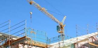 Independizarse en Barcelona: cuando decidir irse de casa se convierte en un juego de equilibrio imposible Imagen: Construcción de una vivienda